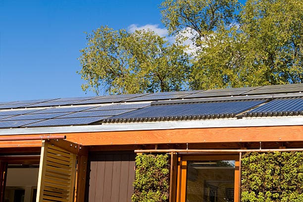 Build Smart, Live Green – The Best Materials for a Strong and Sustainable Tiny Home!